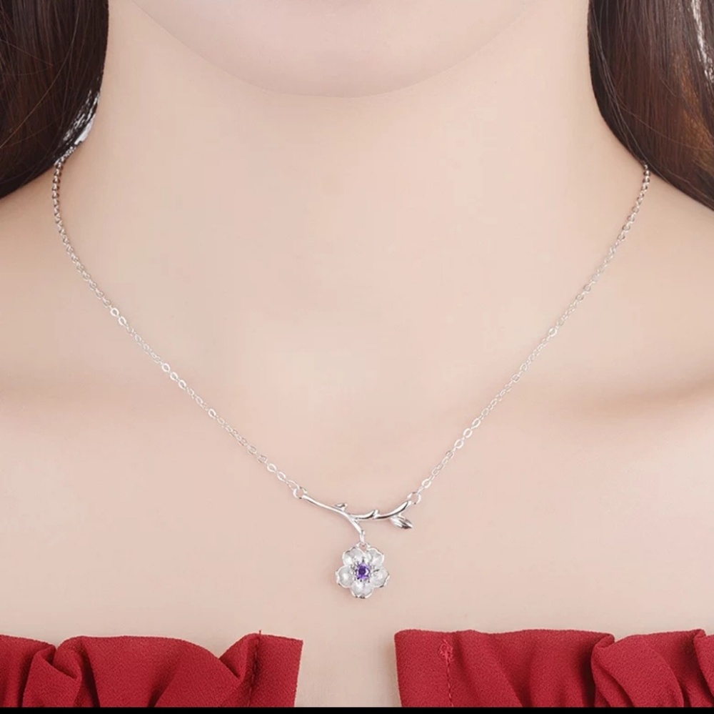 Flower necklace with earrings